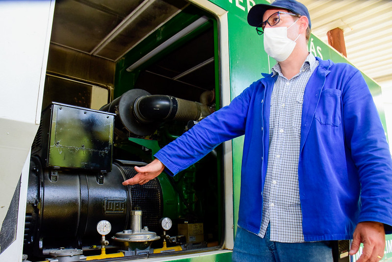 O Aterro Sanitário, instalado no Km 19 da AM–010 (estrada que liga a capital ao município de Itacoatiara), produz energia limpa a partir da captação do biogás.