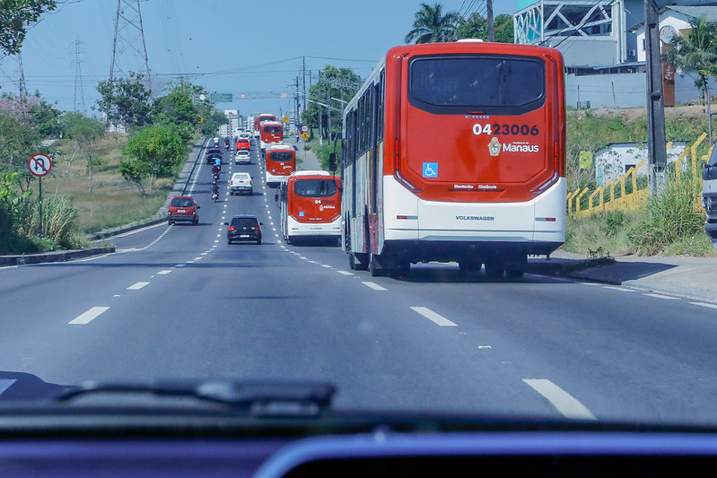 David Almeida entregou 20 novos ônibus que irão reforçar a frota de veículos que atende a população manauara.