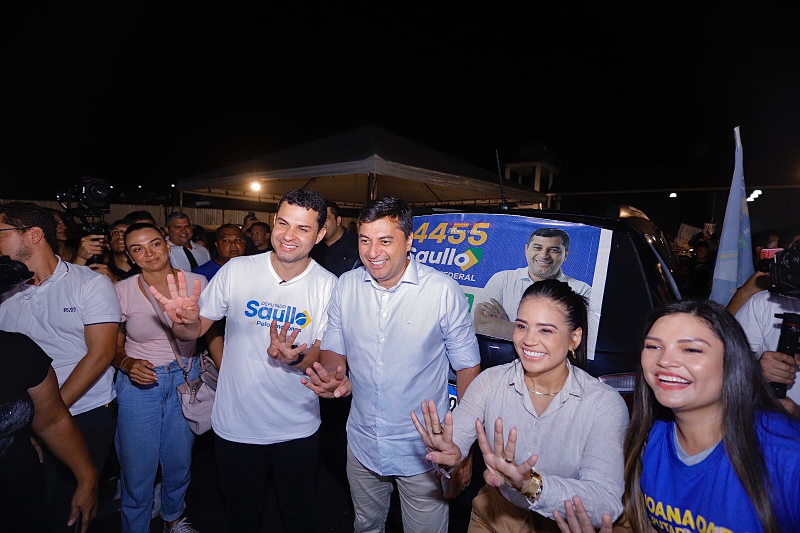 Na madrugada desta terça-feira (16), o deputado estadual Saullo Vianna reuniu milhares de apoiadores e simpatizantes de sua candidatura