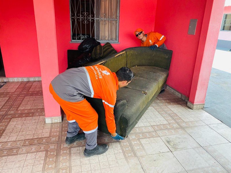 Para evitar que materiais de grande porte sejam descartados irregularmente a Prefeitura de Manaus segue com o serviço de coleta agendada.