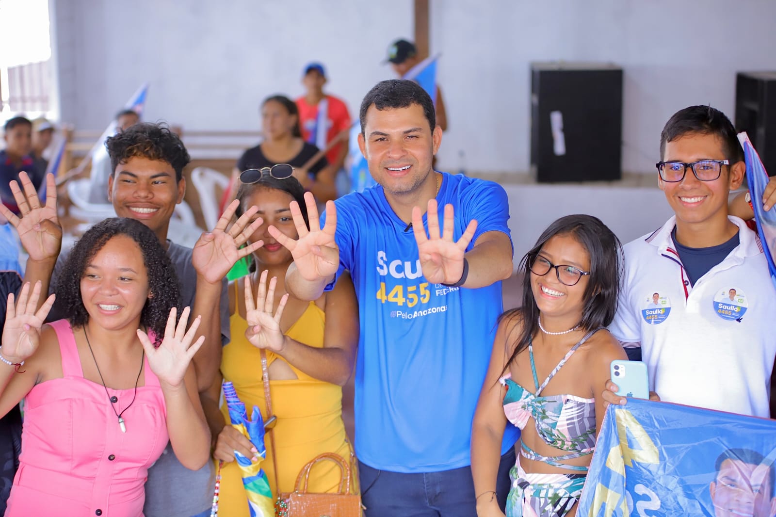 O deputado Saullo Vianna (UB) esteve em Atalaia de Norte, onde foi recebido com grande carreata, que movimentou a cidade.