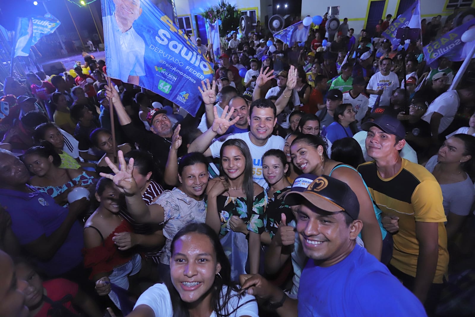 Em clima de festa, a população de Autazes tomou as ruas da cidade para declarar apoio à candidatura do deputado Saullo Vianna (UB).