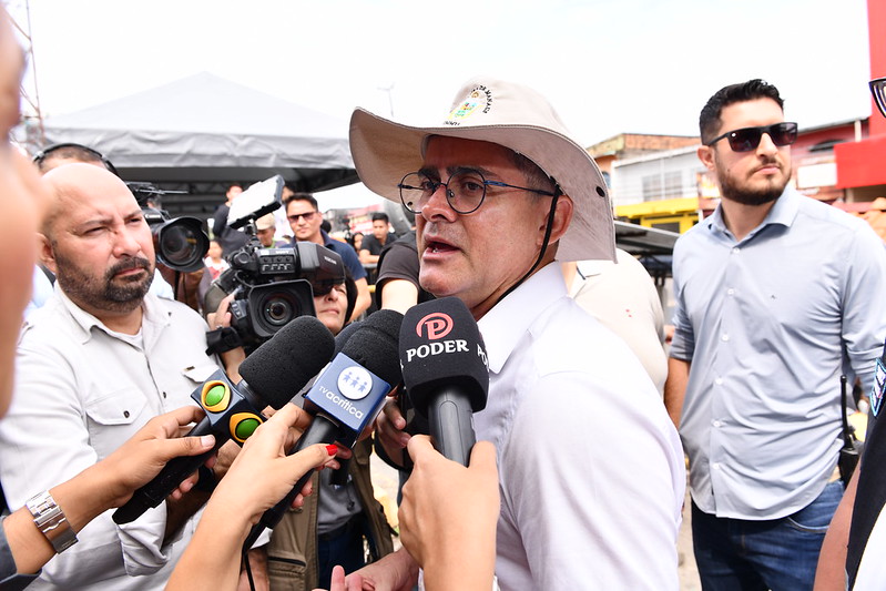 David Almeida assinou a ordem de serviço para a reforma da feira municipal do Jorge Teixeira I, que estava abandonada há quase 28 anos.