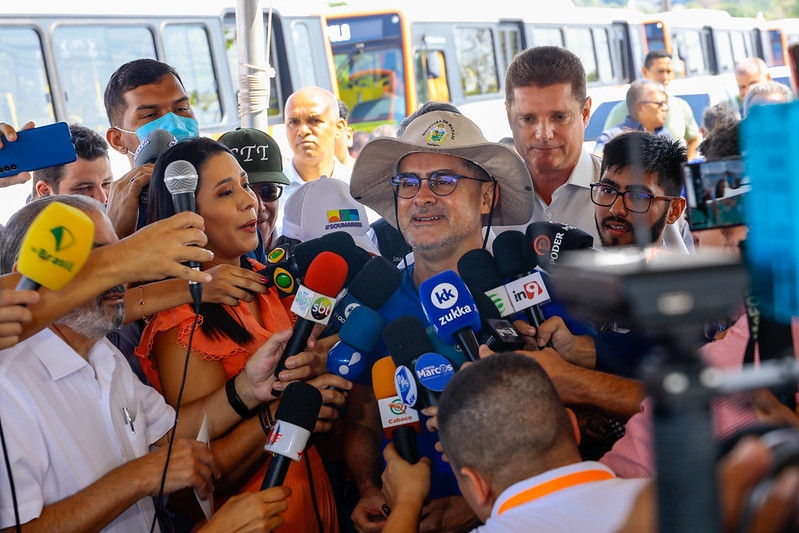 Como parte do plano de renovação da frota de coletivos urbanos, o prefeito de Manaus, David Almeida, entregou mais 45 novos ônibus.