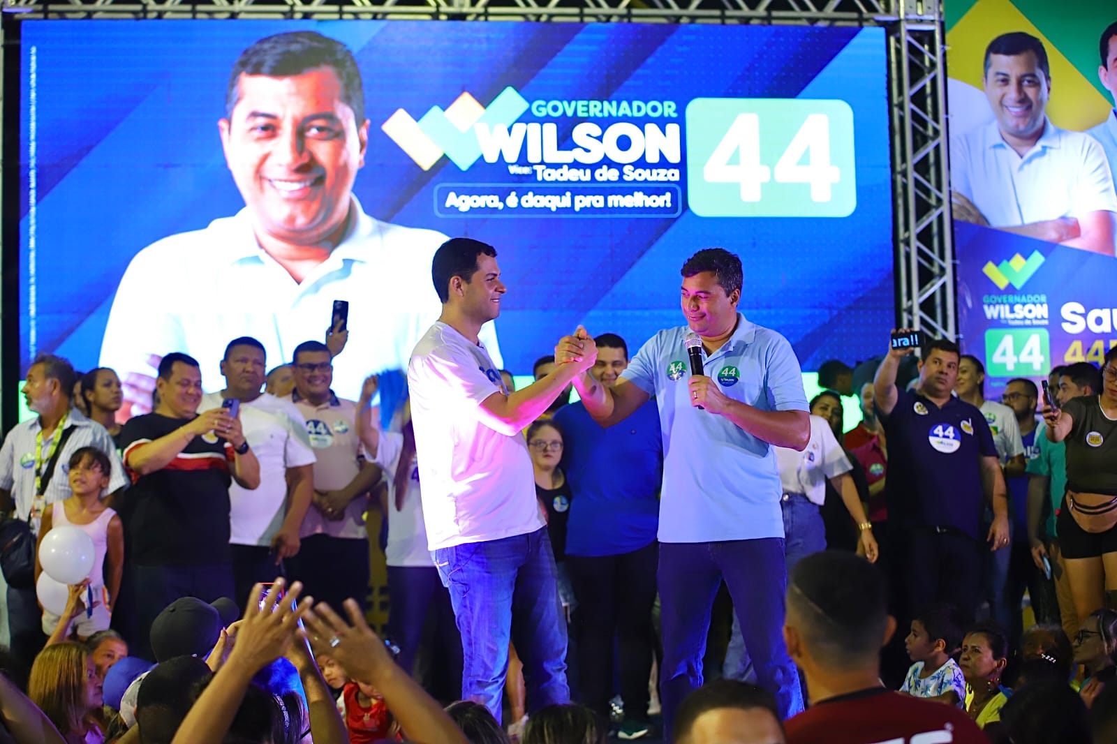 O governador Wilson Lima (UB) destacou a atuação do deputado Saullo Vianna (UB) durante grande reunião na zona norte de Manaus.