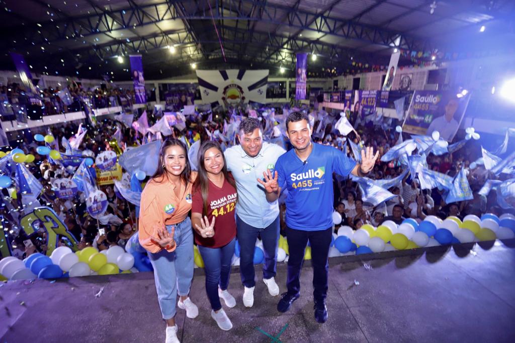 Em mais reunião com moradores de Manaus, o deputado Saullo Vianna lotou a quadra da Escola de Samba Unidos do Alvorada.