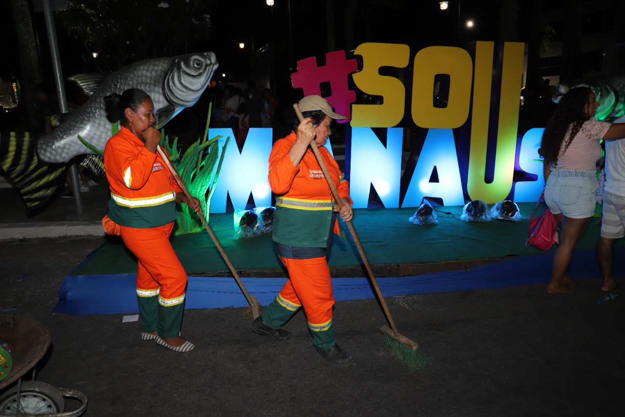 A Prefeitura de Manaus atuou com mais de 200 trabalhadores no esquema especial de limpeza na primeira noite, do #SouManaus Passo a Paço 2022.