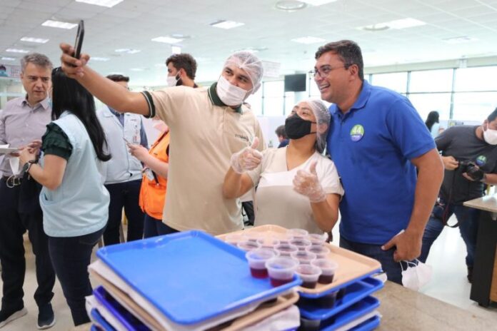 O governador do Amazonas, Wilson Lima (União Brasil), almoçou com funcionários da fábrica da Samsung, no Distrito Industrial de Manaus.