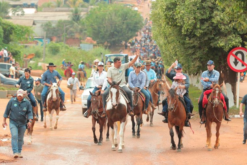 O governador do AM e candidato à reeleição, Wilson Lima participou de uma atividade de campanha montado a cavalo no município de Apuí.