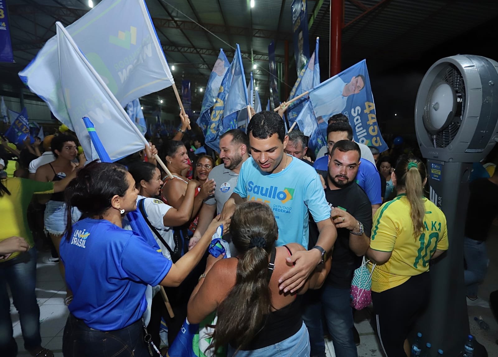 A 20 dias das eleições, o deputado Saullo Vianna (UB) foi recebido com festa por milhares de pessoas que apoiam sua candidatura.
