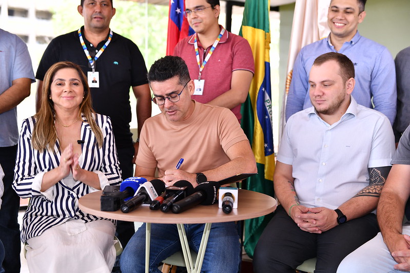 O prefeito de Manaus, David Almeida, assinou a nomeação de 566 aprovados presentes no cadastro reserva do concurso 001/2017