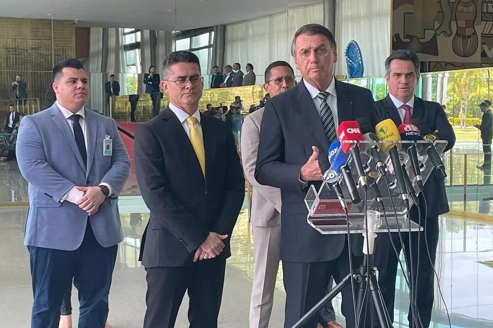Prefeito de Manaus diz que saiu do encontro com 