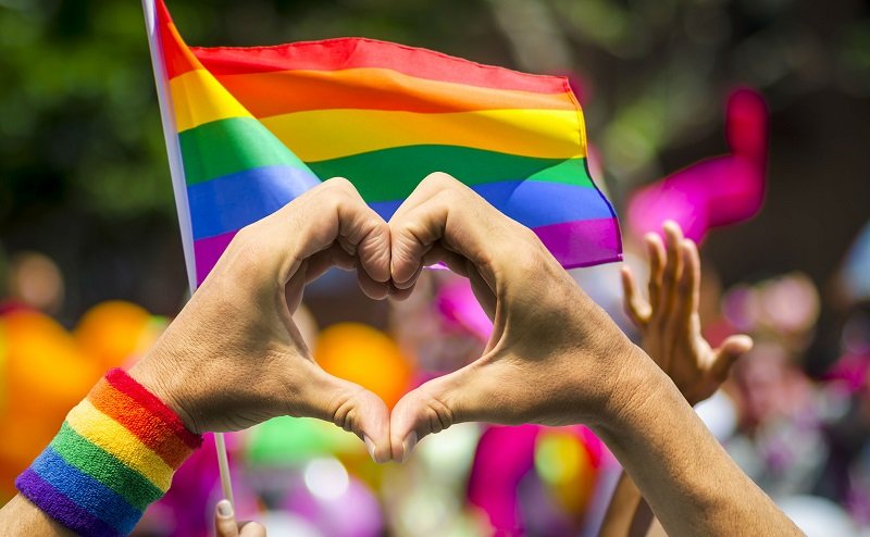 As eleições desse domingo (2) ficaram marcadas pelo recorde de pessoas LGBTI+ eleitas. Foram ao menos 18 parlamentares em todo o Brasil.