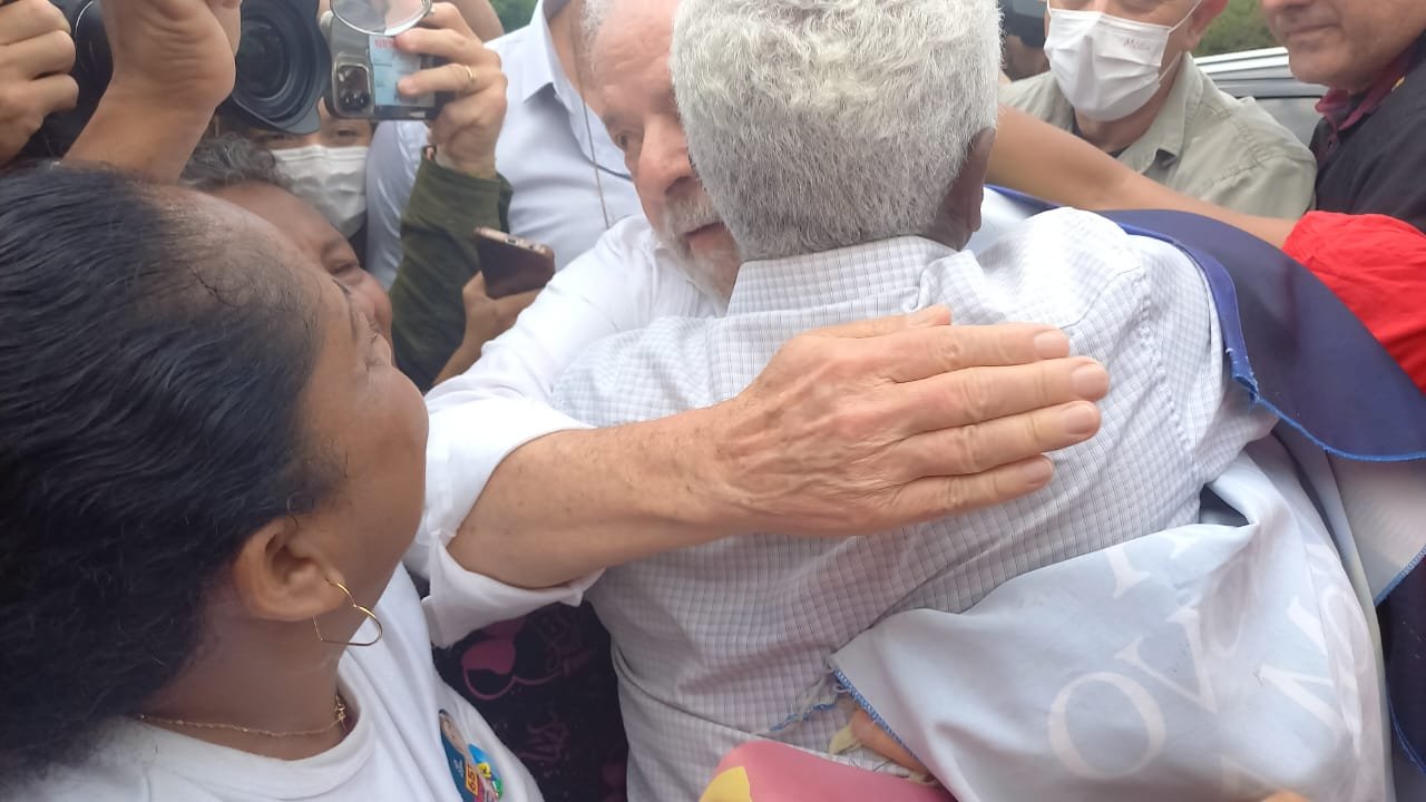 O presidente da República eleito Lula da Silva (PT) foi internado em hospital de São Paulo na noite deste domingo (20).