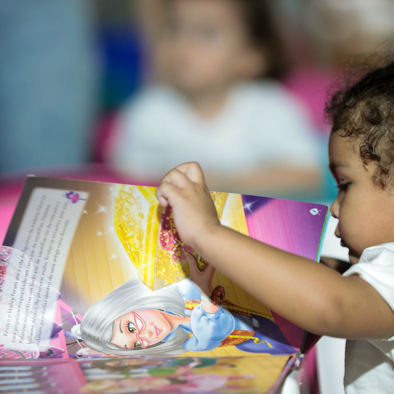 O projeto Biblioteca Volante Thiago de Mello, ocorre de terça a domingo, das 17h às 21h, e é sucesso de público na Galeria Amazônica.