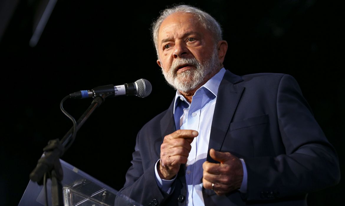 O presidente eleito, Luiz Inácio Lula da Silva, durante cerimônia de entrega do relatório final da transição de governo e anúncio de novos ministros.