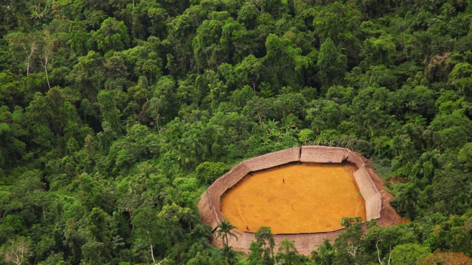 Palco de crise humanitária envolvendo indígenas, Roraima também abriga a maior área demarcada do país, o território Yanomami.
