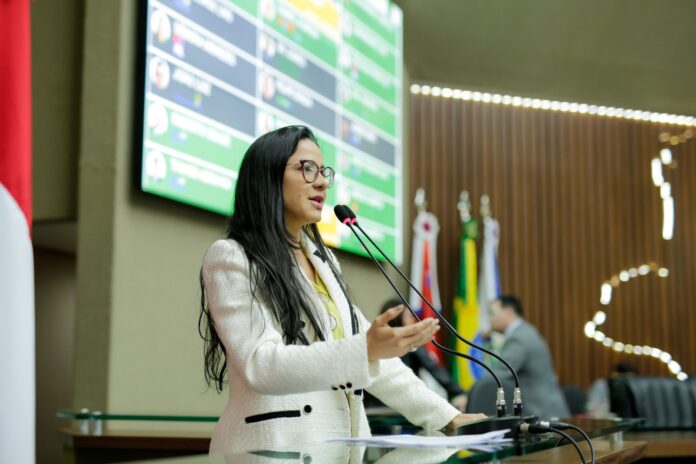 A proposta busca a adequação da Lei de acordo com a realidade local visando garantir o direito dos estudantes amazonenses.