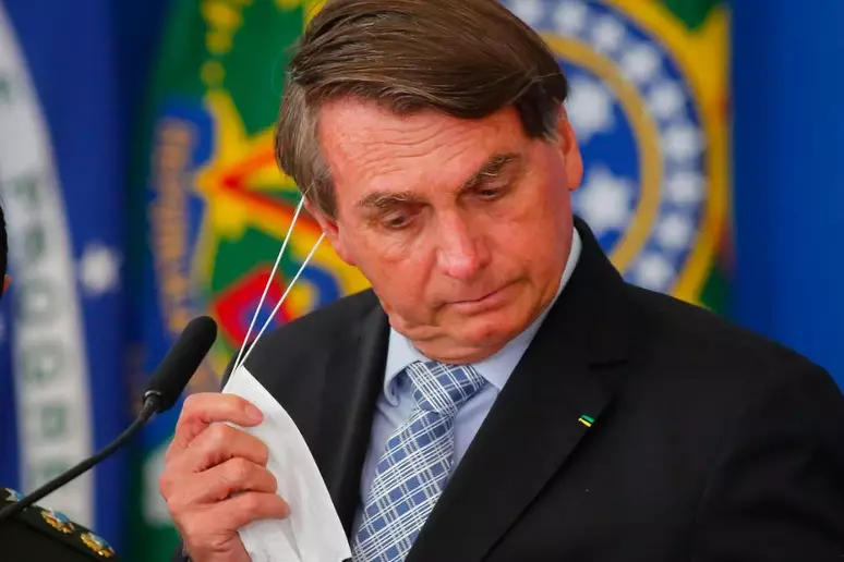 Deputados estão promovendo uma campanha de doações por Pix para ajudar Jair Bolsonaro a pagar multas judiciais.