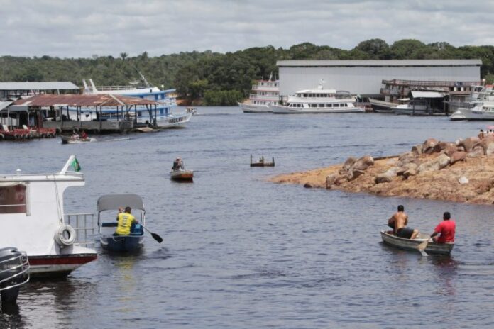 O professor Dr. da UEA explica que a construção de um aterro sanitário não é a única solução.