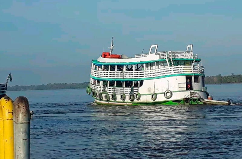 Um barco que saiu de Manaus com destino a Boa Vista do Ramos naufragou na madrugada deste sábado (16) no Rio Amazonas, em Itacoatiara