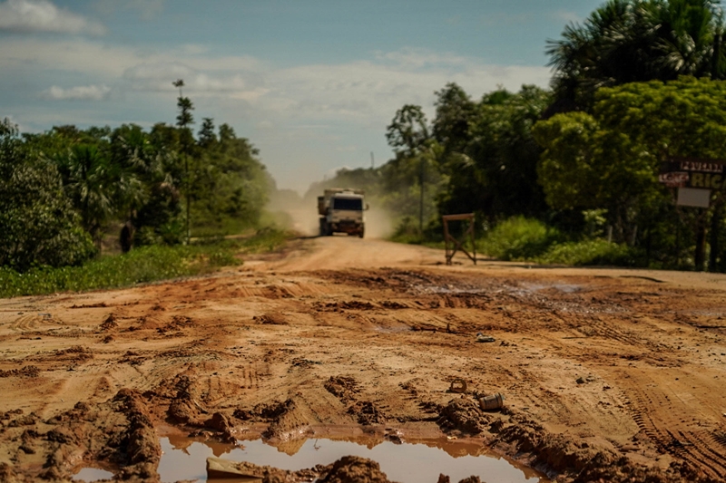 Um estudo apontou que a rodovia BR-319 já está causando degradação ambiental, mesmo antes de estar completamente pavimentada.