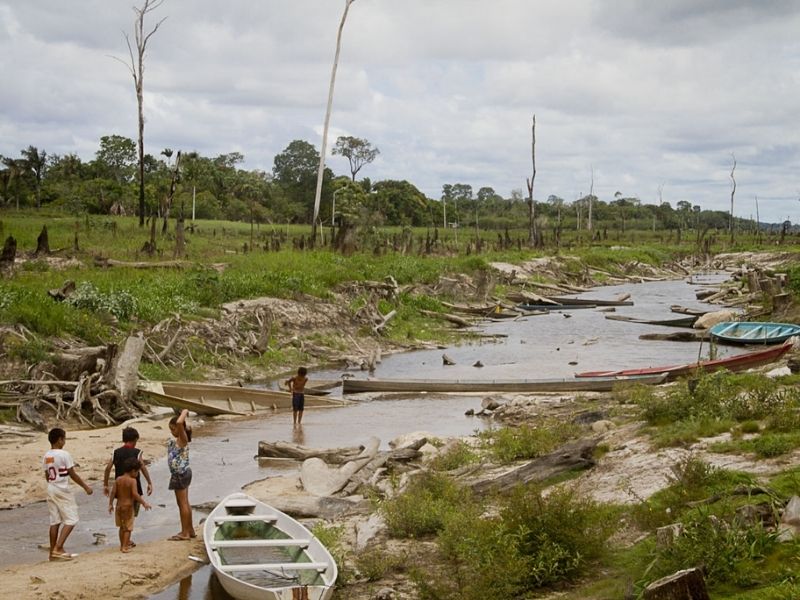 A seca severa no estado do Amazonas resultou em mais de R$ 250 milhões em fundos destinados às prefeituras da região.