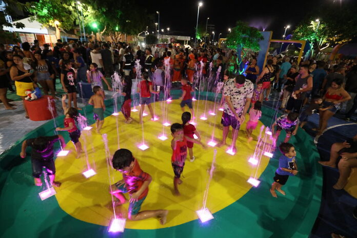 Manaus ganha primeira praça molhada