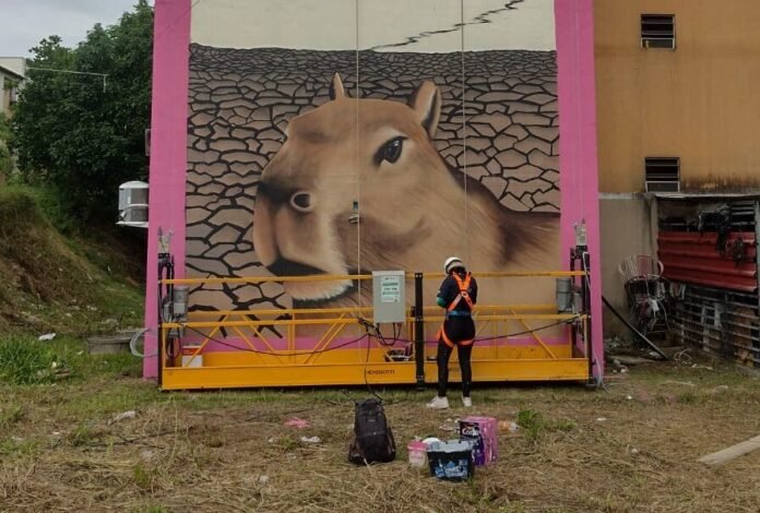 A capivara conhecida como “Filó” retorna ao cenário de Manaus, sendo destaque no festival Artistas pelo Clima.