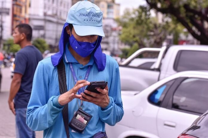 A tarifa do serviço de estacionamento Zona Azul em Manaus passará de R$ 3,50 para R$ 3,98.