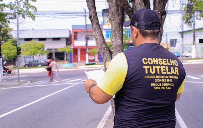 Enquanto os novos conselheiros eleitos não tomam posse as denúncias devem ser feitas junto à DEPCA ou ao Juizado da Infância e da Juventude.