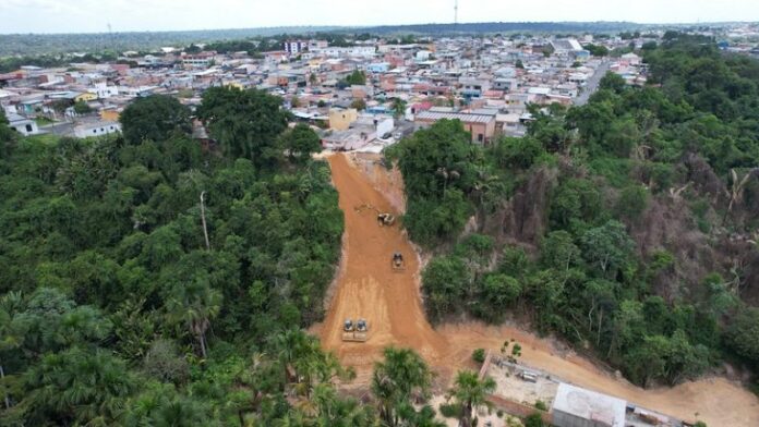 A Seminf de Manaus iniciou, de forma emergencial, intervenções para conter uma erosão crítica na Rua Albânia na Zona Norte.