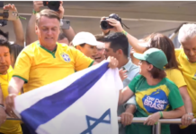 Bolsonaro participou da manifestação convocada por ele na Avenida Paulista, subindo ao trio e exibindo a bandeira de Israel.