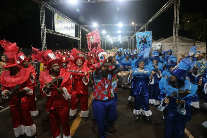 Nos quatro cantos do Brasil, Caprichoso e Garantido deram o colorido no Carnaval 2024. Em Uberlândia (MG) os bumbás foram destaque.
