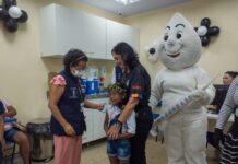 Crianças indígenas da comunidade Parque das Tribos, em Manaus, foram as pioneiras a receber as primeiras doses da vacina contra a dengue.