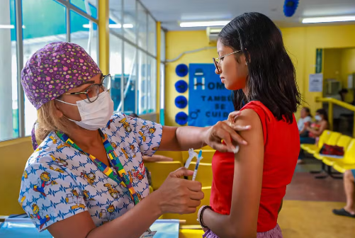 A partir de sexta-feira (19), a Prefeitura de Manaus expande a campanha de vacinação contra a dengue, abrangendo pessoas de 4 a 59 anos.