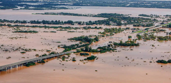 Desde a última semana, o Rio Grande do Sul vivencia chuvas intensas, ocasionando mortes, pessoas desabrigadas, cidades debaixo d'água.