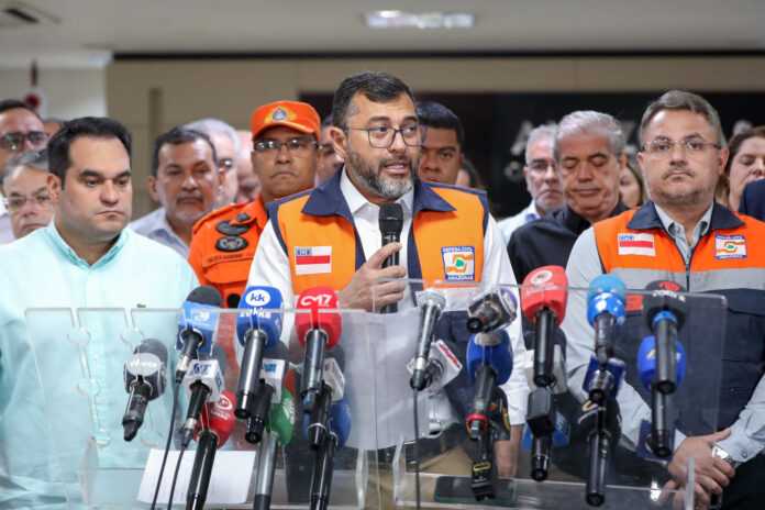 Wilson Lima anunciou uma série de medidas para combate à estiagem de 2024 durante coletiva de imprensa.