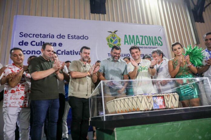 Projeto final do novo Bumbódromo será definido em conjunto com os bumbás garantido e caprichoso e a população da cidade de Parintins. Projeto final do novo Bumbódromo será definido em conjunto com os bumbás garantido e caprichoso e a população da cidade de Parintins.