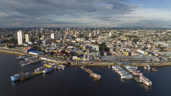 Manaus figura junto com São Paulo (SP), Rio de Janeiro (RJ), Brasília (DF) e Belo Horizonte (MG) como as cidades mais caras do país.