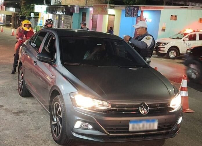 Durante a Operação Marfim, além da retirada dos veículos irregulares, foram efetuadas a prisão de 26 pessoas e a apreensão de 18,5 quilos de entorpecentes.