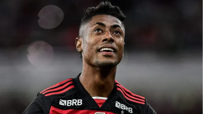 Bruno Henrique, do Flamengo, é acusado de 'cavar' expulsão para favorecer apostas.