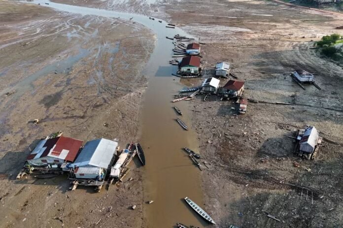 Seca dos rios na Amazônia afeta três países.