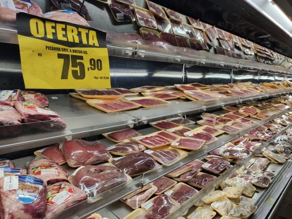 O preço da carne no Brasil registrou alta pelo terceiro mês consecutivo em novembro, acumulando um aumento de 15,43% nos últimos 12 meses