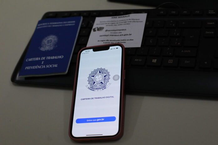 As vagas possuem diferentes níveis de exigência de experiência e especialização, além de vagas para trabalhadores com deficiência.