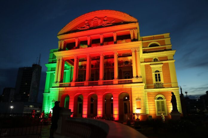 O Instituto do Patrimônio Histórico e Artístico Nacional (Iphan) oficializou, na sexta-feira (31), a candidatura do Teatro Amazonas, em Manaus.