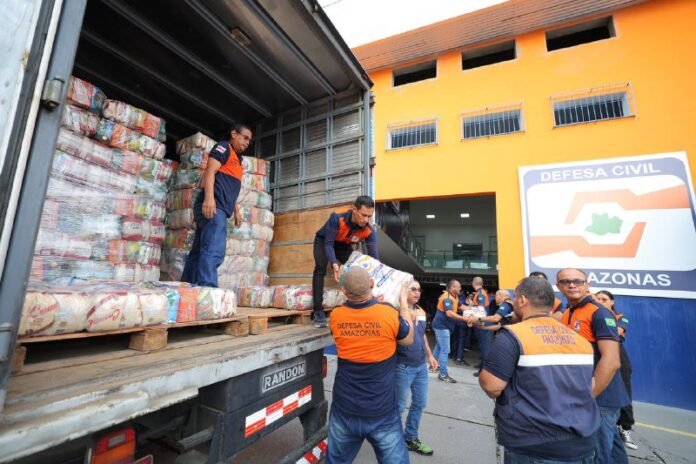 Cerca de 2 mil famílias devem ser beneficiadas com 40 toneladas de alimentos enviados pelo Governo do Amazonas, por meio da Operação Cheia.