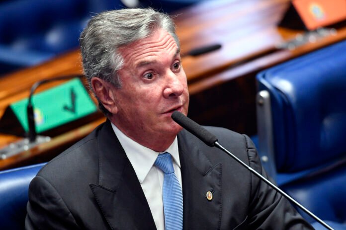 Na decisão, Moraes disse que a defesa apresentou documentação e que a situação de saúde grave de Collor restou “amplamente comprovada”.