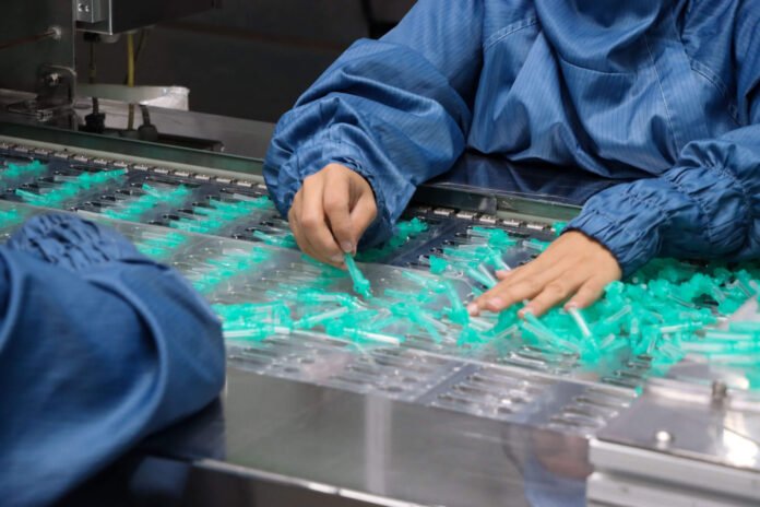 O Produto Interno Bruto (PIB) do Amazonas cresceu 9,86% em termos nominais no primeiro trimestre de 2025, alcançando R$ 43,7 bilhões.