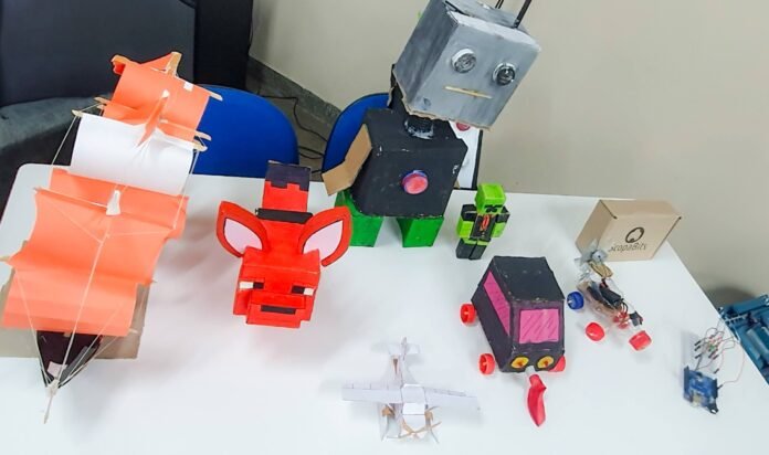 O Governo do Amazonas está apoiando um projeto que utiliza a robótica como ferramenta para estimular o aprendizado na educação básica.